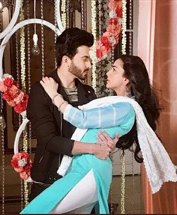 Kundali Bhagya Preeta S Pagalpanti Love Saving Karan From Crazy Fans Karan preeta love karan preeta romantic scenes. kundali bhagya preeta s pagalpanti